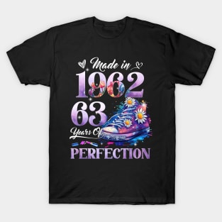 Womens 63rd Birthday Floral Made in 1962 Gifts 63 Years Old T-Shirt